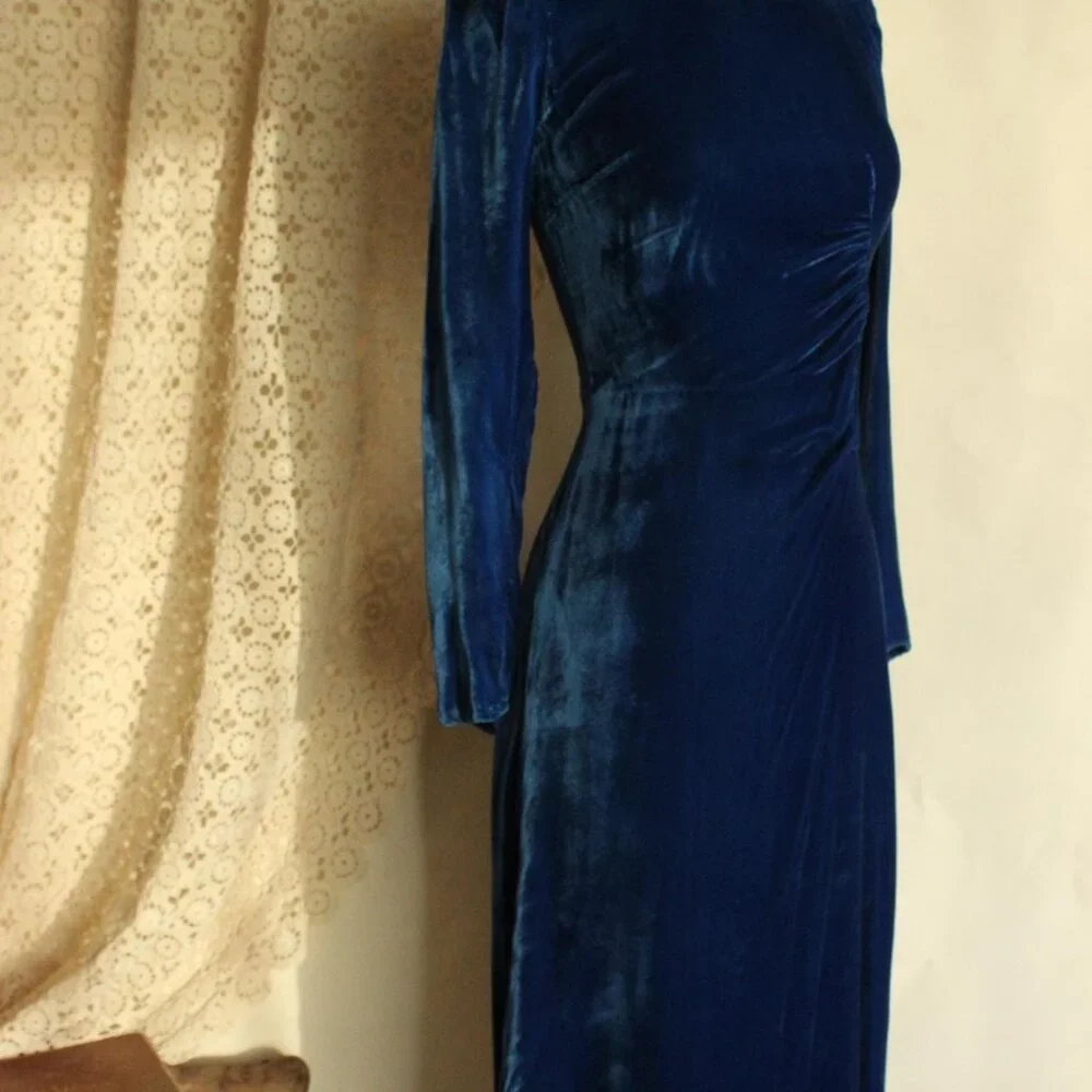 Vintage 1930s Dress, Royal Blue Silk Velvet with side Gathers - Picture 10 of 16